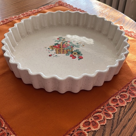 Vintage Treasure Craft Tart Dish Strawberry Design Cottagecore Made in the USA - Picture 2 of 6